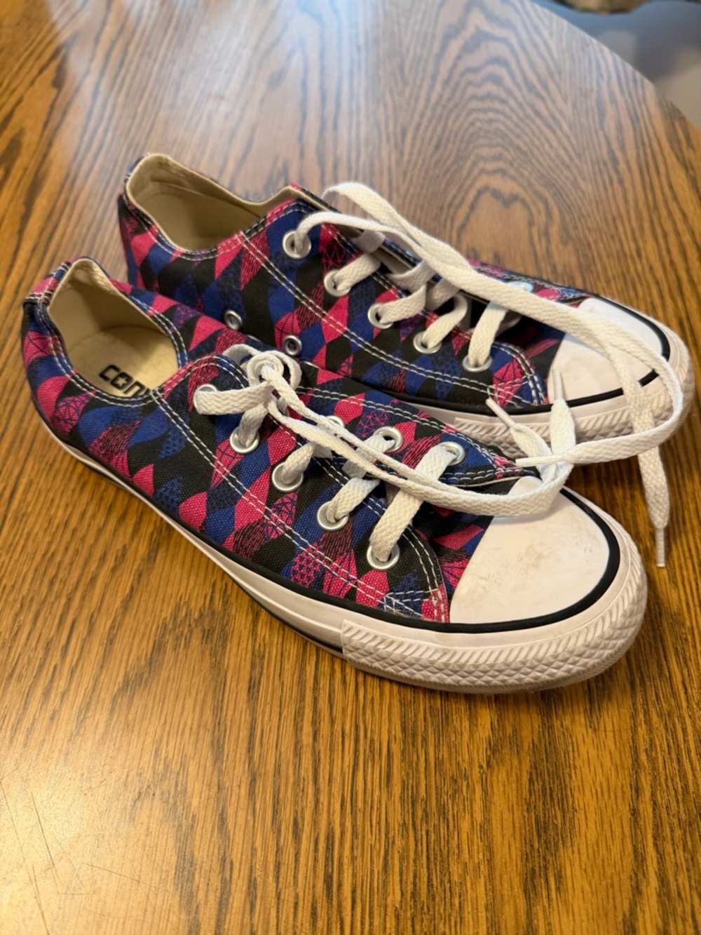 Converse Low-Top Sneakers in Pink and Blue Argyle